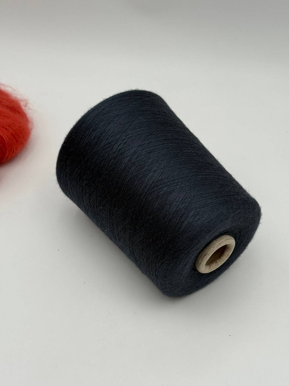 Royal - 70%WS 30%SE yarn - by Loro Piana