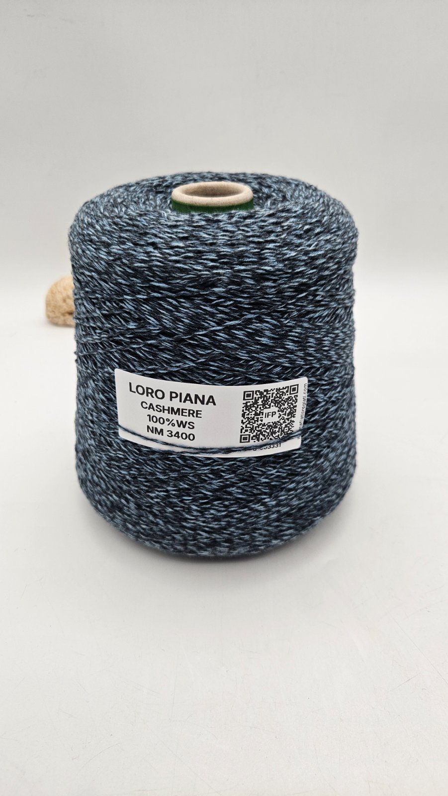 Cashmere - 100%WS yarn - by Loro Piana